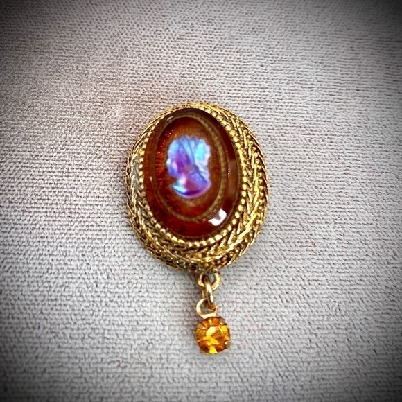 𝅺vintage carved glowing cameo hairpin/ pendant. So neat to see the glow! - Picture 1 of 7